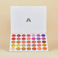 Paleta de Sombras Atenea Majestic | 35 Tonos Versátiles | Acabado Profesional de Larga Duración